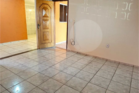 Excelente Casa Residencial no São Carlos 5 com 3 Quartos (1 Suíte) e Garagem Coberta para 2 Carros