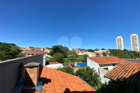 Sobrado para venda, com 3 dormitórios, sendo 1 suíte.