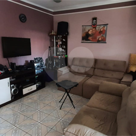 Imóvel Completo com Churrasqueira, 2 Banheiros e Portão Eletrônico