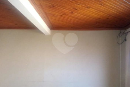 Casa Térrea com 3 dormitórios.