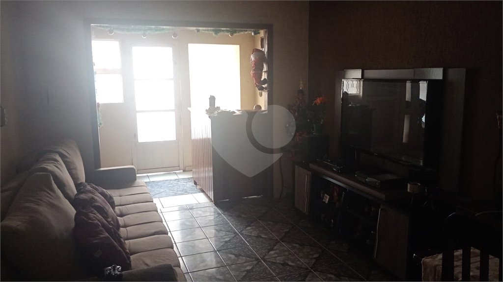 Sobrado à venda com 3 quartos, sendo 1 suíte, em Parque Residencial Maria Stella Faga, São Carlos, SP