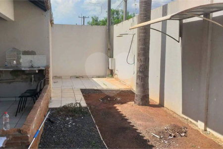 Casa térrea para venda em Araraquara/SP.