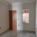 Casa Térrea com 3 dormitórios, sendo 1 suíte.