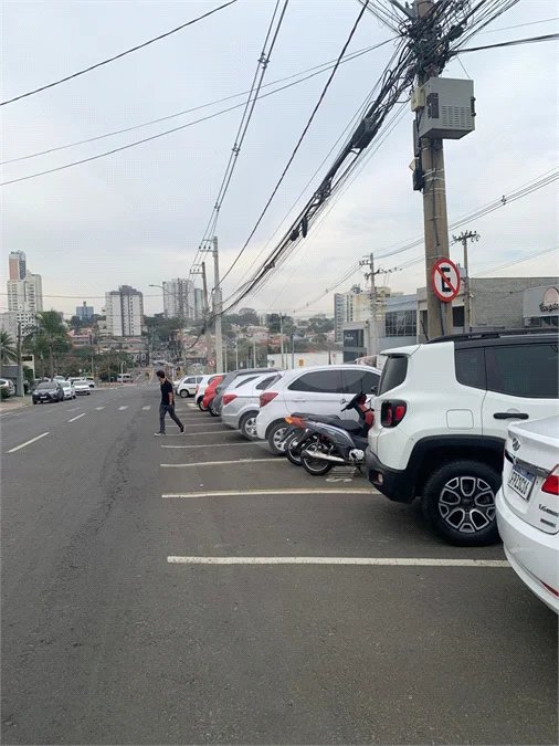 Indaiatuba - Venda - Galpão comercial :- Av Fábio Ferraz Bicudo - Alto padrão na localização e construção - R$ 5.500.000,00 - Em frente ao Day Hospital Indaiatuba - 04 banheiros - 02 copas -05 vagas - Lote 360 metros - Área construída 397 ms - Locação R$ 26.800,00 mais IPTU - R$ 650,00