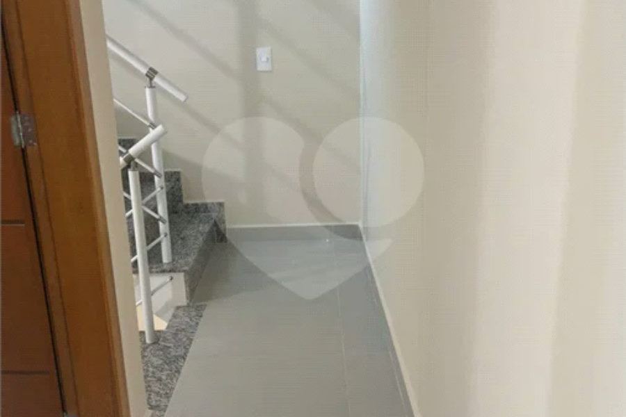 Sobrado à venda ou para alugar com 3 suítes em Horto, São Paulo, SP