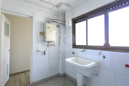 Apartamento locação Alto da Boa Vista próximo Jardim Marajoara.