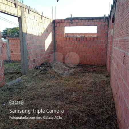 Terreno contendo 250,00 m² de área total.