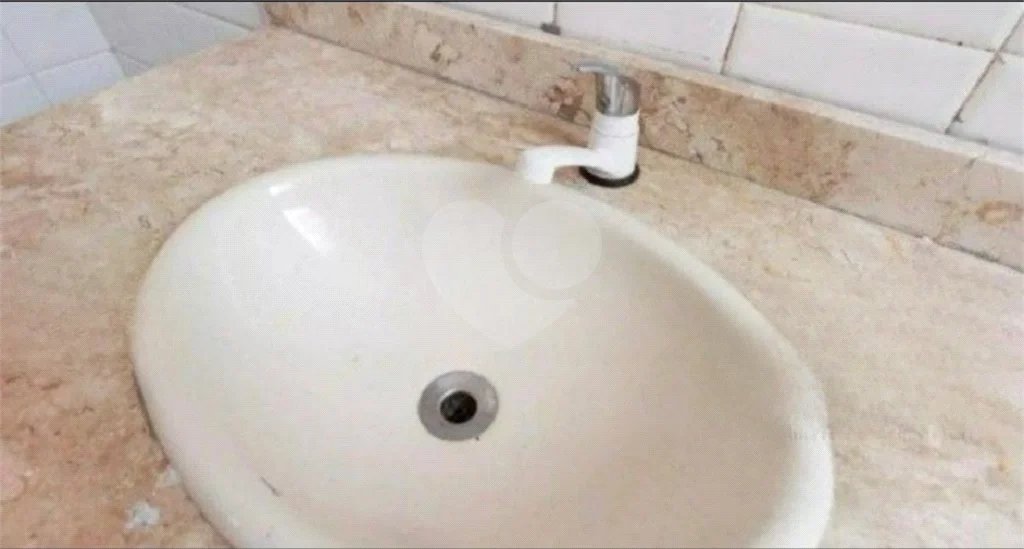 Sobrado à venda na Mooca de 212m² com 2 dormitórios, 1 suíte e 2 vagas.