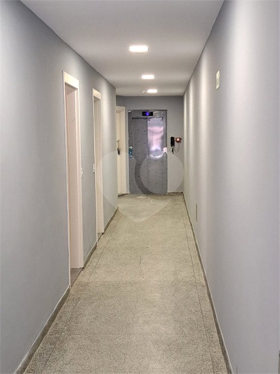 Studio de 35m2 à venda reformado com varanda na Vila Clementino