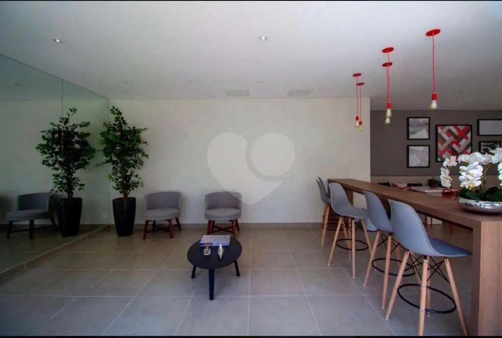 Apartamento mobiliado, novo, com 38m útil, ótima localização REF:903711