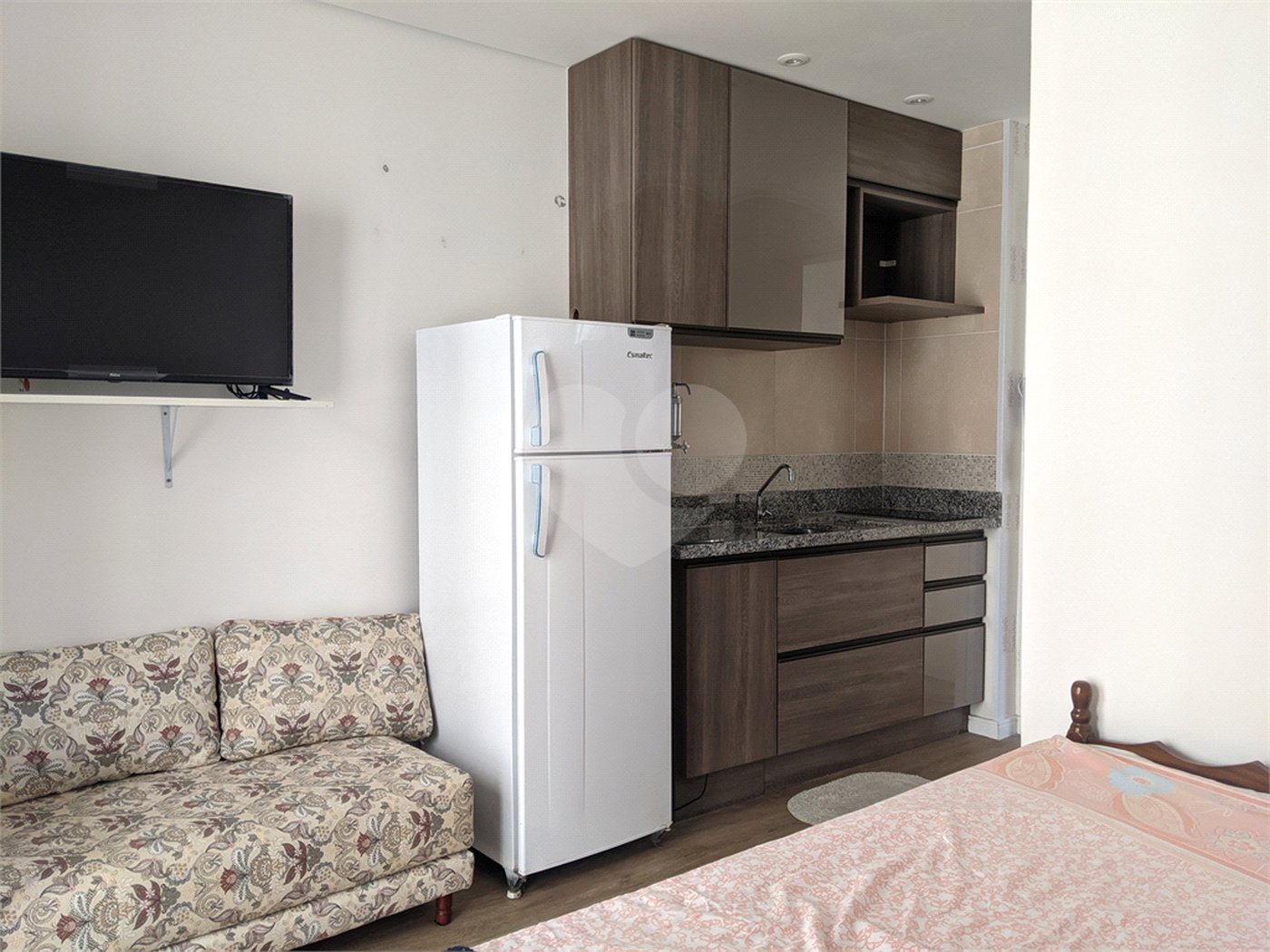 Bela Vista ! Studio novo 2400,00 !
