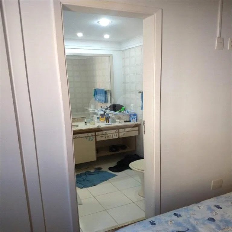 Apartamento na Vila Nova Conceição de 100m2 com 2 dorms, 1 suíte , 3 banheiros, 2 vagas. Estuda permuta.