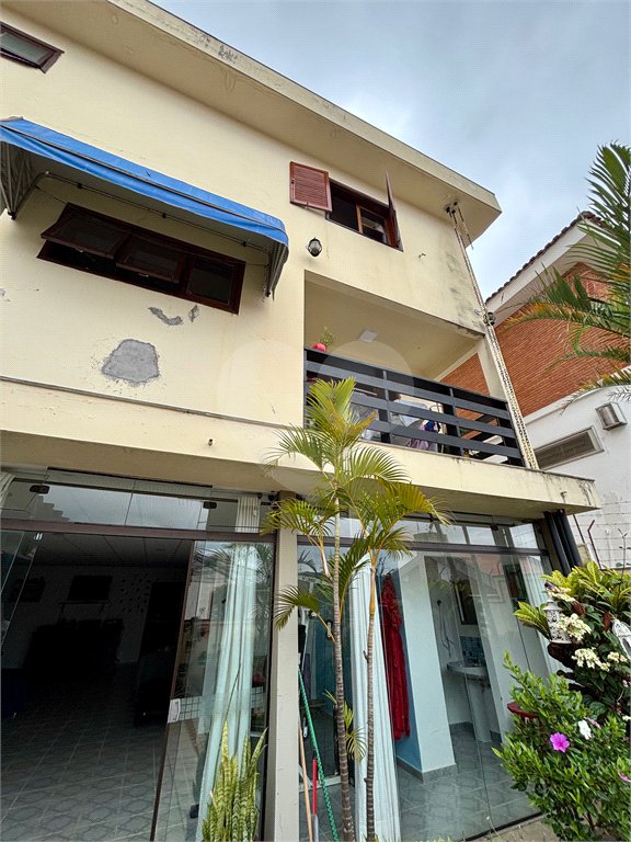 Sobrado à venda no Tucuruvi com 4 suítes, 2 master, salão de festas, área gourmet e 7 vagas.