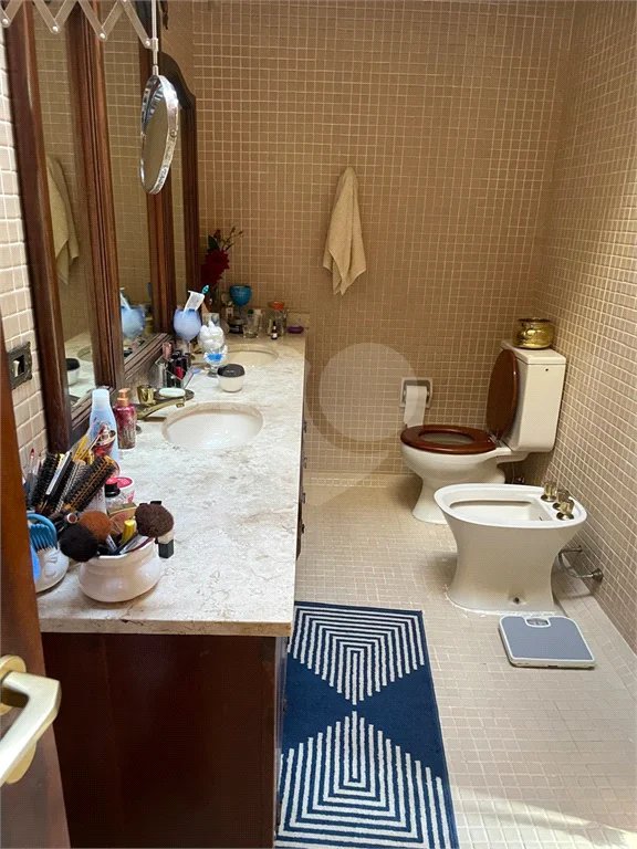 Casa à venda, 742 m², com piscina, 5 suítes, em Embu das Artes