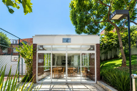 Apartamento reformado de 92 m² no Baeta Neves, com 2 dormitórios, 1 suíte, sala ampliada, área gourmet, 2 vagas, planejados e lazer completo.