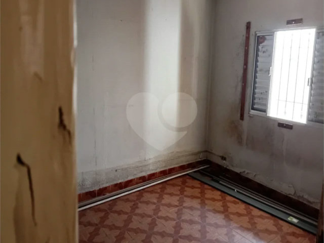 Casa Térrea à venda com 4 quartos, sendo 1 suíte,  em Vila Antonieta, São Paulo, SP