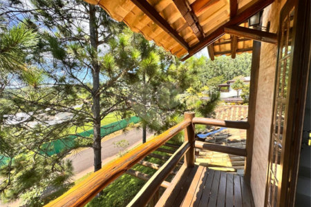 Casa "pé na água" à venda em condomínio fechado – Bragança Paulista/SP Com 305m² de Á/C e 1.305m² ÁT