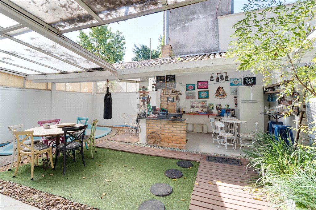 Casa à venda com 4 quartos, sendo 2 suítes, no condomínio Villa Franz Schubert, São Paulo - SP