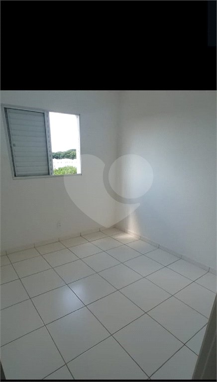 Apartamento no Condomínio Flor de Liz.