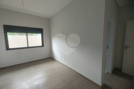 Casa exclusiva em Atibaia de alto padrão com 3 suítes, piscina, espaço gourmet, condomínio fechado, aceita financiamento