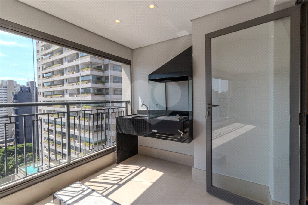 Apartamento para venda em Moema com 3 quartos, sendo 3 suítes, 2 vagas, 149 m²