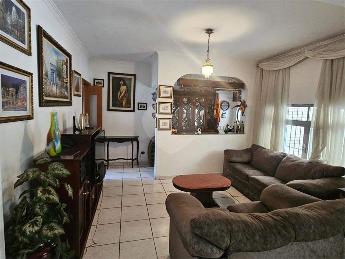 Casa Térrea na Vila Formosa de 233m2 com 3 dorms, 1 suíte, 3 banheiros e 4 vagas. Estuda permuta.