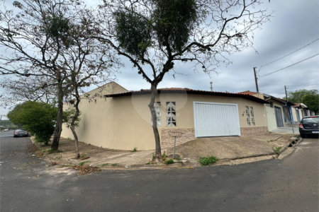 Casa á venda, com 03 Dormitórios, no Bairro Parque Primavera em São Carlos.