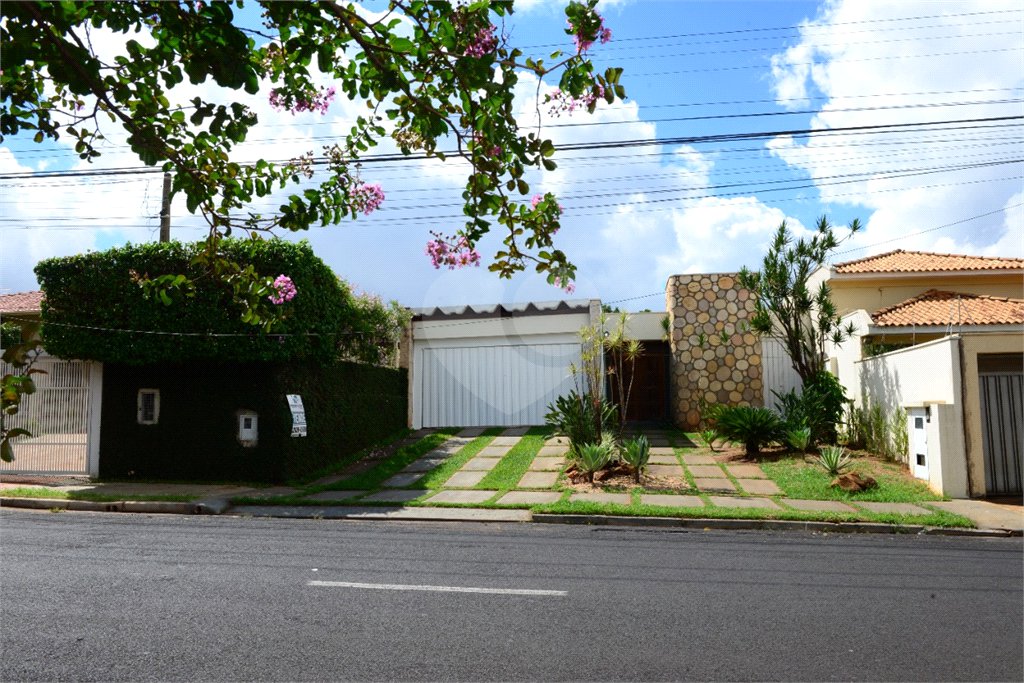 Casa térrea em Araraquara/SP.