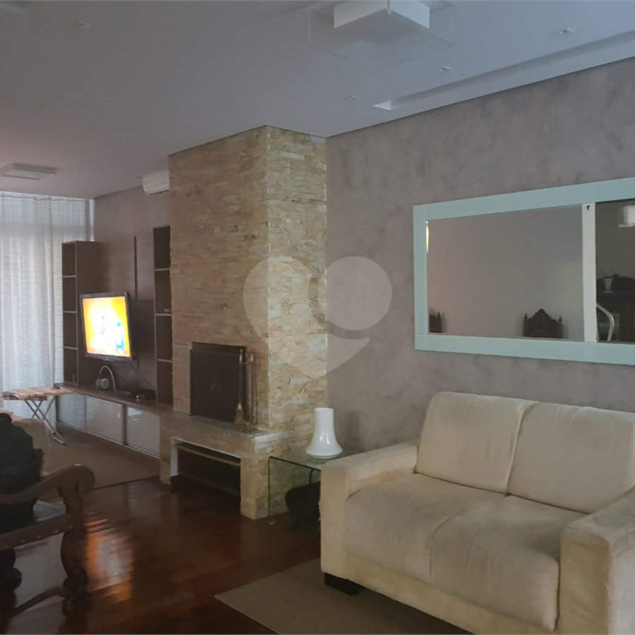 CASA COM 3 SUITES 3 VAGAS COM 240M² NO CAMPO BELO