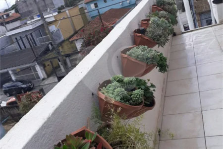Casa com 260m² , 3 pavimentos , 6 dormitórios , 1 suíte , 3 vagas , a venda no Itaim Paulista.