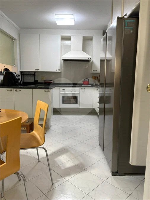 Apartamento Amplo e Mobiliado, 3 Dormitórios, 2 Vagas, Próximo à Paulista