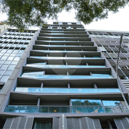 Studio de 28m2 mobiliado com sacada à venda na Bela Vista