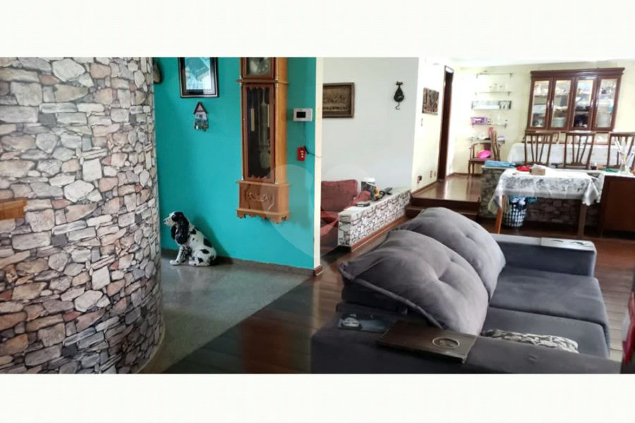 Excelente Casa a venda em Interlagos. Venha conferir.