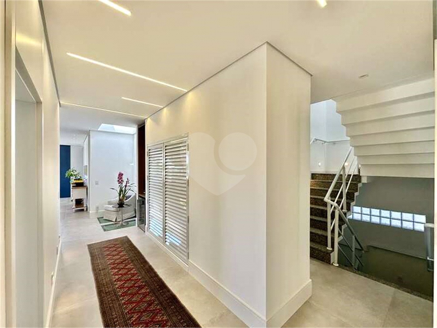Casa Contemporânea e Mobiliada no Condomínio Palos Verdes – A Essência do Alto Padrão na Granja Viana – 7 suítes, 4 pavimentos com elevador