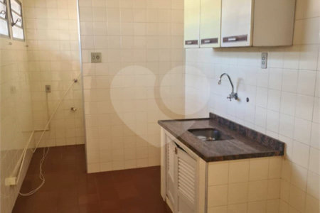 Apartamento no Condomínio Vila Rica.