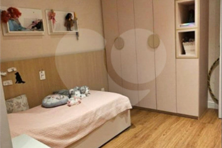 Apartamento 131 M2² vista LIVRE Vila Mariana SP 3 Suítes 4 banheiros 3 vagas escritório depósito e varanda gourmet integrada Aceita e estuda permuta