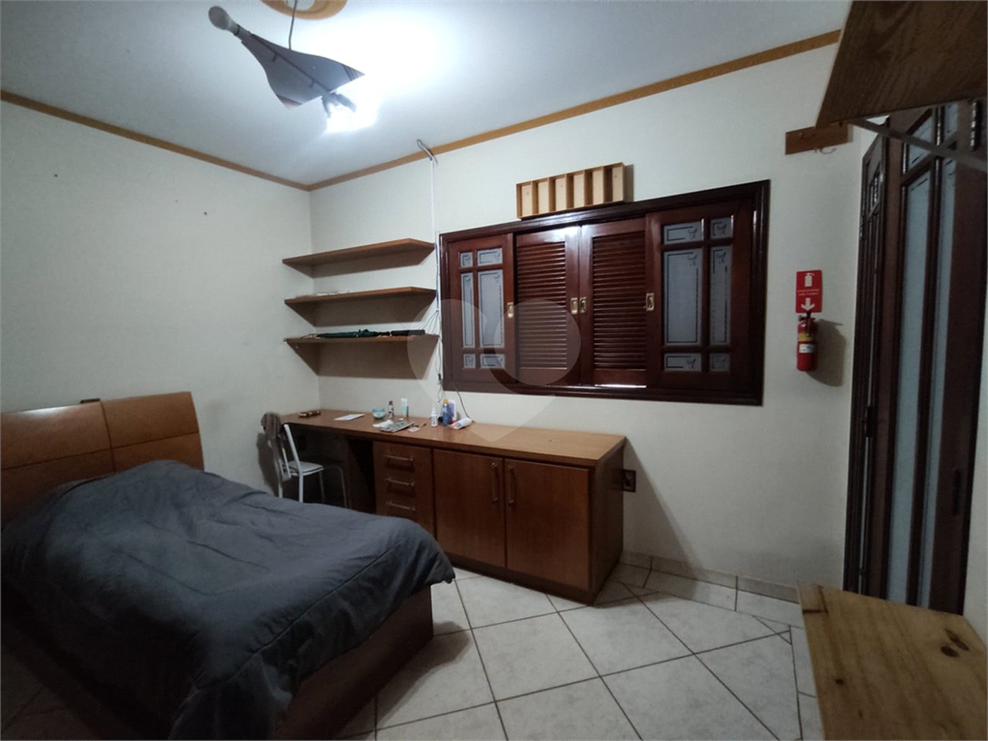 Sobrado espaçoso com 3 quartos,no Parque Fehr á Venda!
