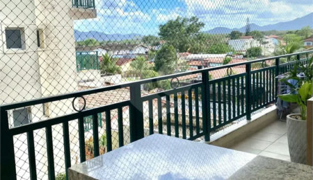 Apartamento à venda com 2 quartos, sendo 1 suíte,  em Maitinga, Bertioga, SP