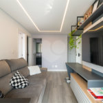 Apartamento a venda na Rua Gaspar Lourenço totalmente reformado - 2 quartos, varanda