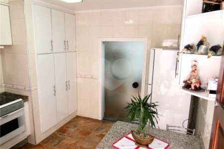 Excelente sobrado com terraço e jardim, 3 dormitórios 1 suíte.