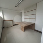 SALA COMERCIAL DE 90 M² COM 12 BAIAS, SALA DE REUNIÃO, AR-CONDICIONADO CENTRAL E 2 VAGAS!