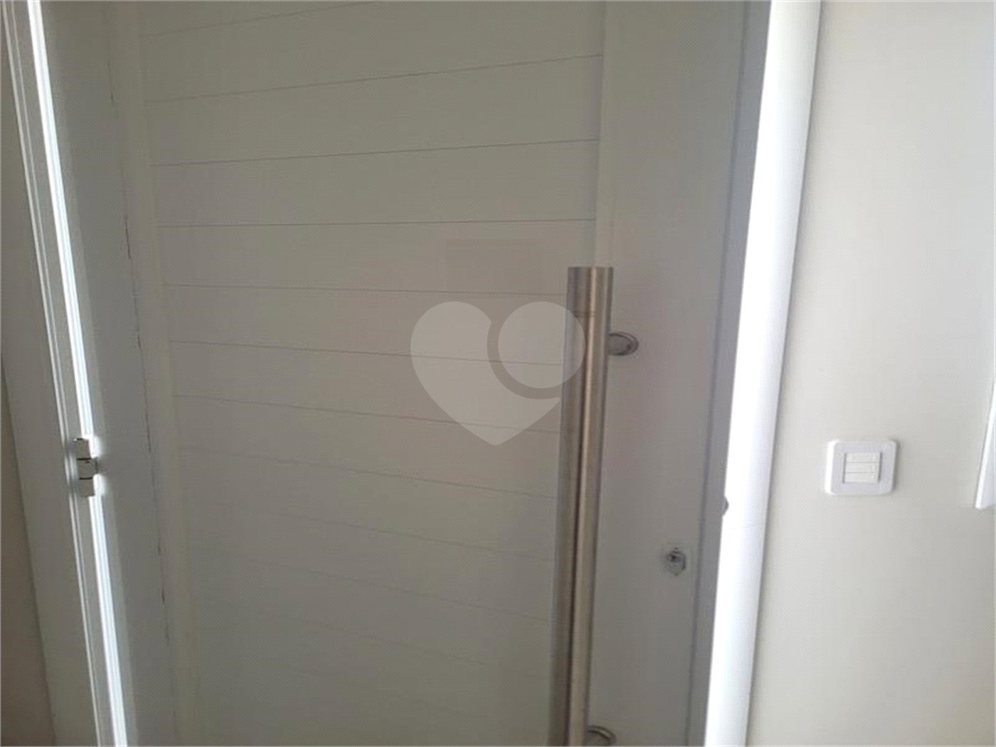 Indaiatuba - Sobrado para venda e Locação - Jardim Nely em Indaiatuba - R$ 425.000,00 - aceita parte em permuta - Bairro tranquilo com fácil acesso a rodovias, Shopping Polo Parque Mall - Assai, Polo shopping - Com duas suítes sendo uma com sacada, , lavabo. área de serviço , 2 vagas, portão ele