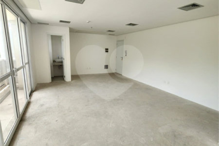 Sala comercial em frente ao Allianz Parque