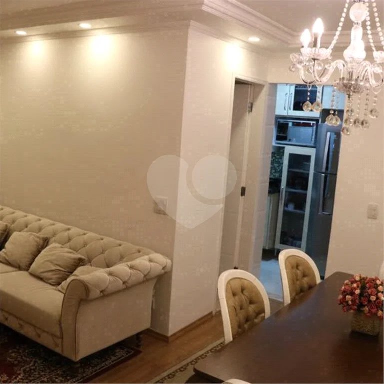 Apto na Mooca de 76m², com 2 dorms, 1 vaga, 1 suíte. Estuda permuta.