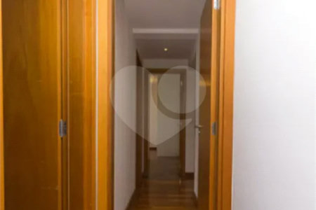 Cobertura duplex à venda na Mooca de 277m² com 3 dormitórios, 1 suíte e 3 vagas.