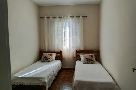 Casa térrea e espaçosa no centro da cidade por apenas R$370.000,00!!! Vamos agendar uma visita?