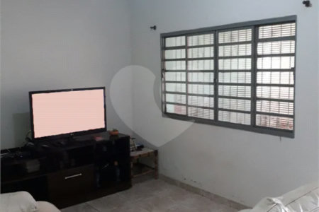 Casa térrea com amplo terreno