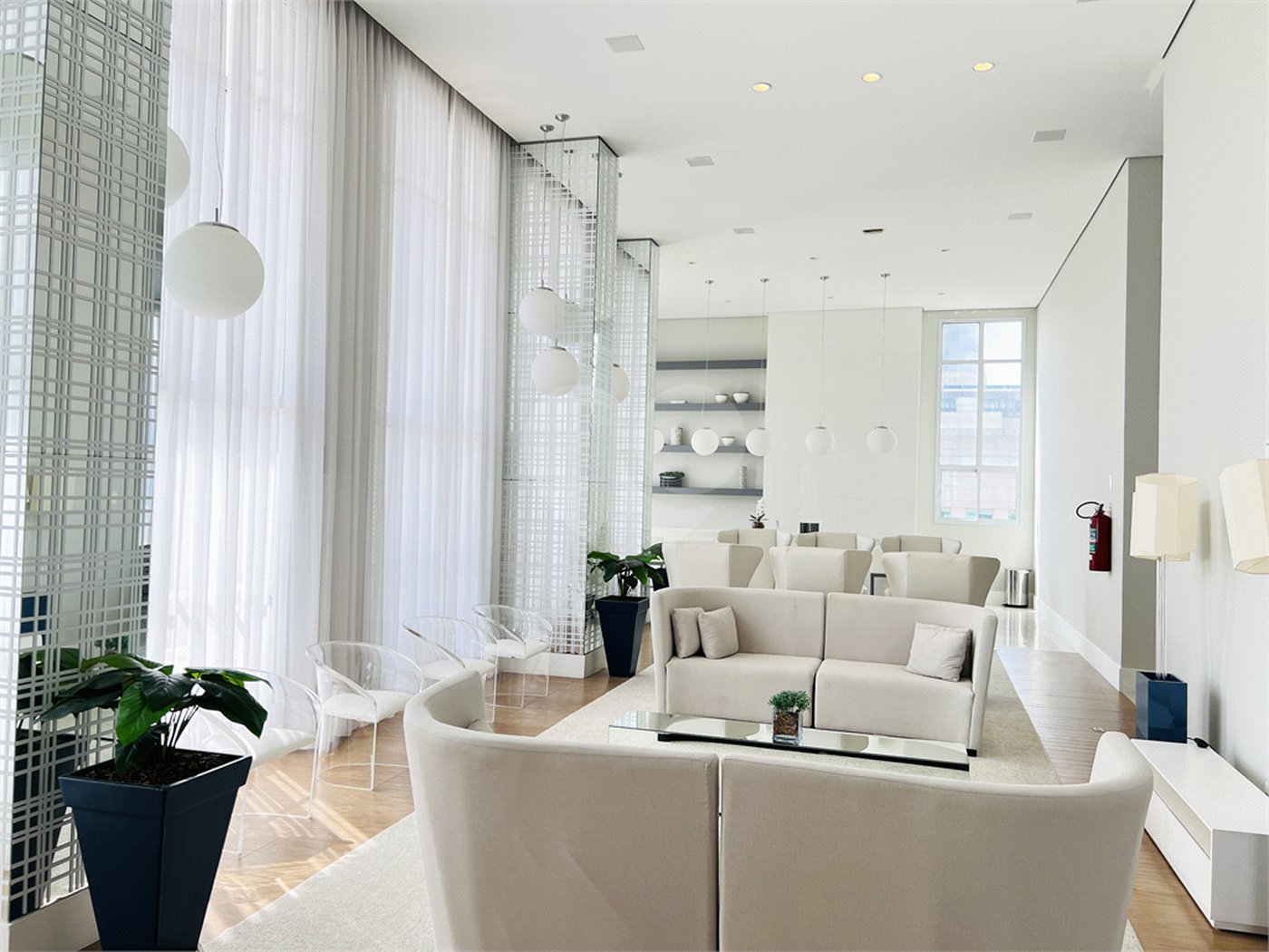 Apartamento venda / locação Vila Nova Conceição, 80m², andar alto, 1 suíte e 2 vagas