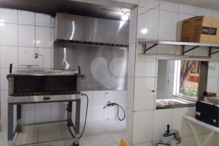 Galpão Comercial à Venda ou Locação – Rua 9 de Julho – Espaço Versátil e Arborizado