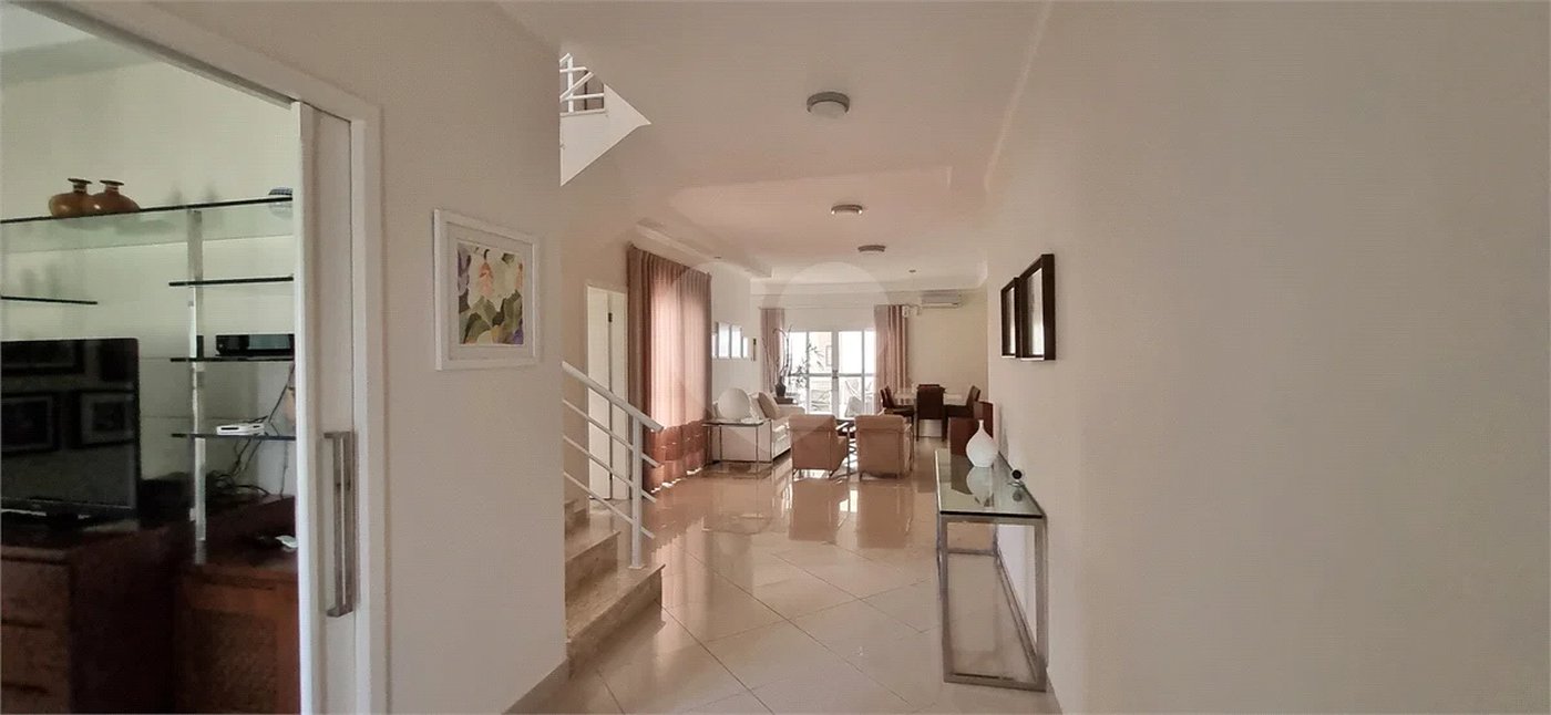 Lindo sobrado com 4 suites e piscina à venda, 365m², por R$ 2.450.000,00 no condomínio Villa Suiça, em Indaiatuba/SP.